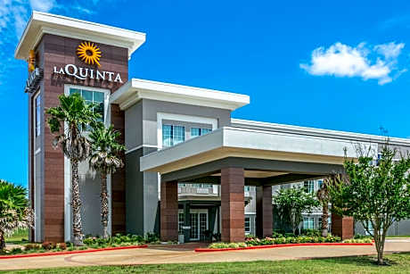 La Quinta Inn & Suites by Wyndham Jacksonville TX