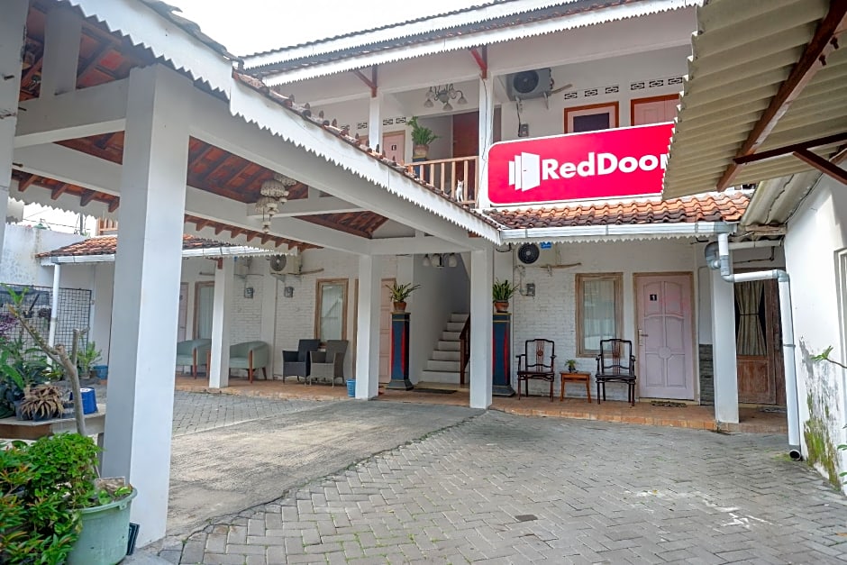 RedDoorz near Plengkung Gading 2