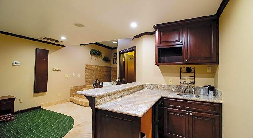 OYO Pinewood Inn & Suites Silsbee