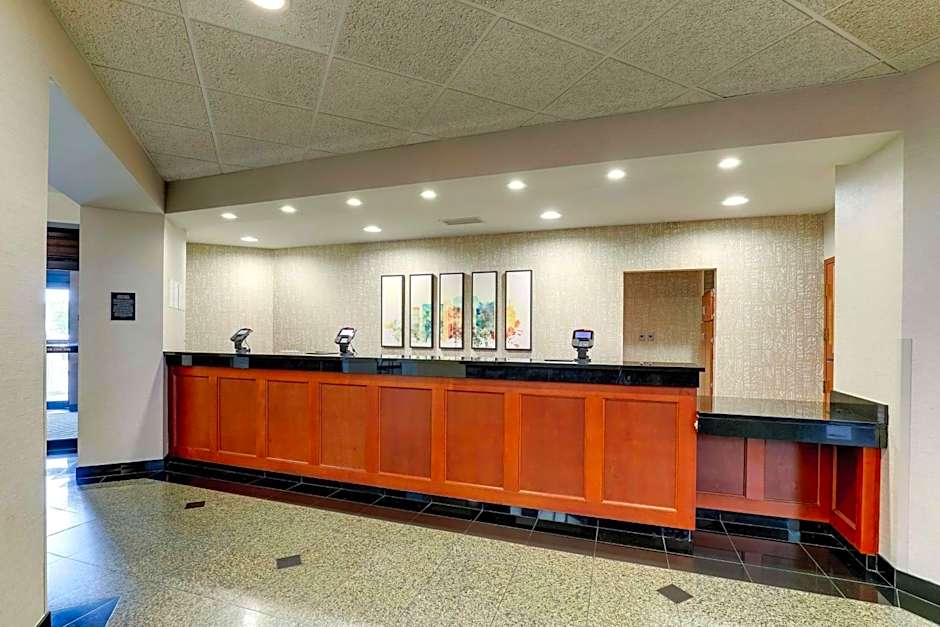 Drury Inn & Suites Birmingham Lakeshore Drive