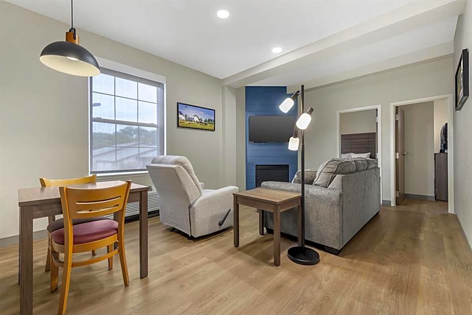 Best Western Plus Revere Inn & Suites