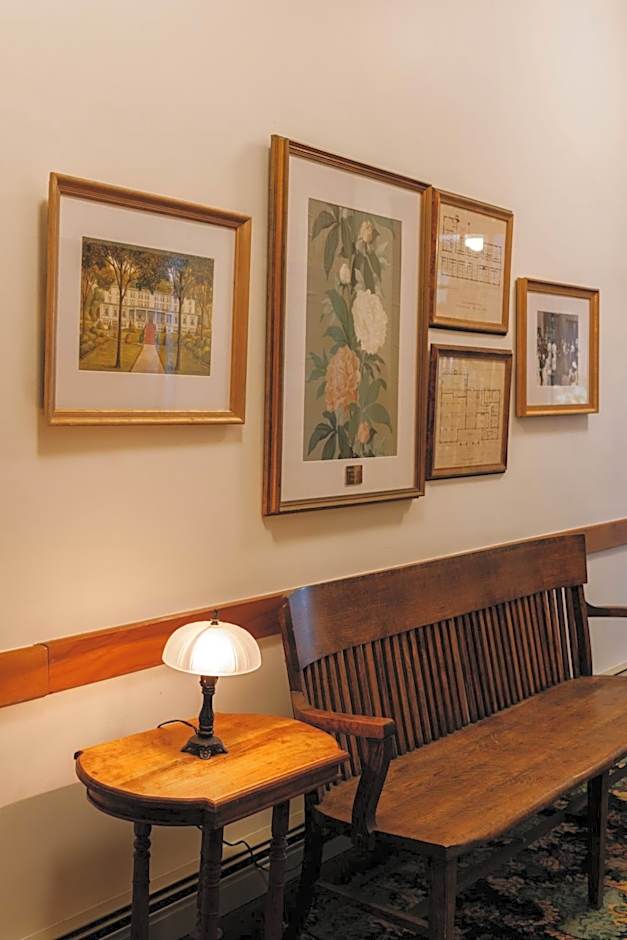 Terrace Inn and 1911 Restaurant