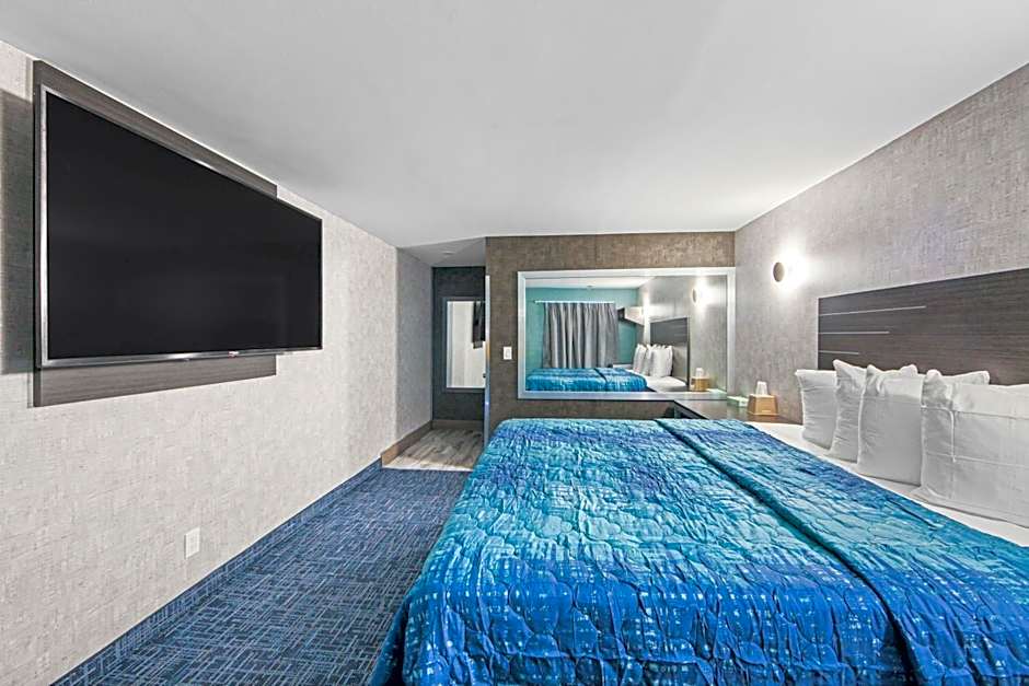 Hotel OPUS Bronx Near Bay Plaza Mall