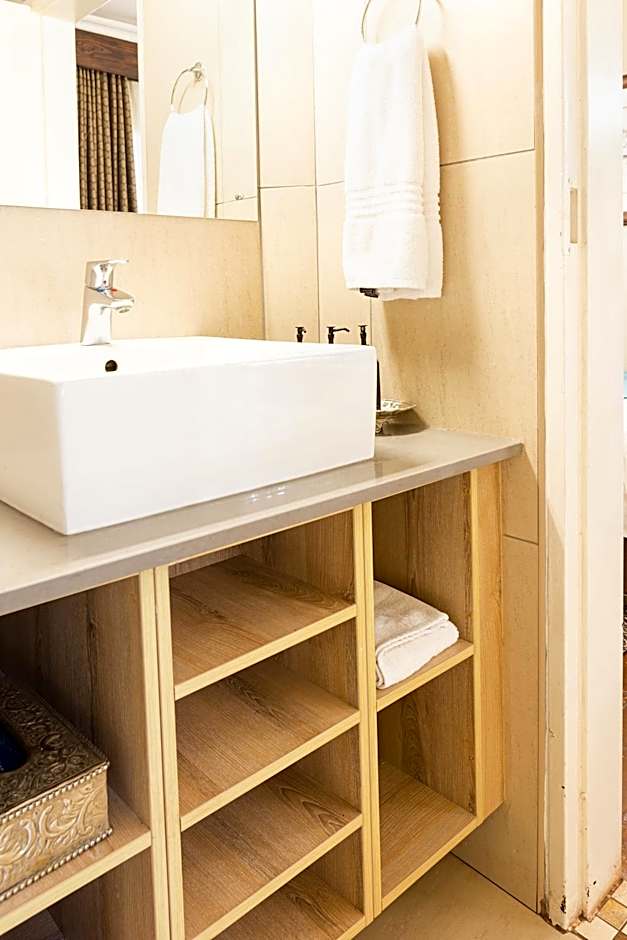 Kathu Gamagara Lodge