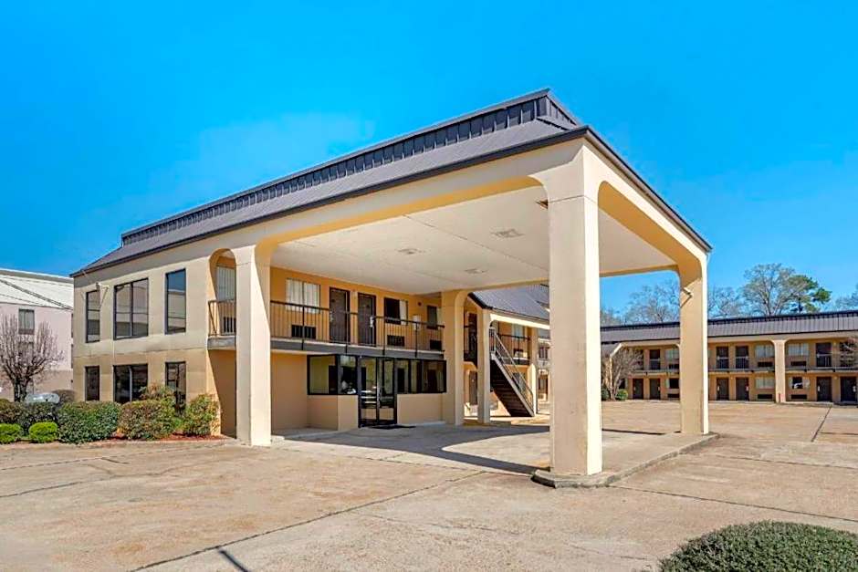 Econo Lodge Pearl