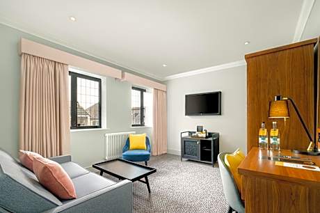 One-Bedroom Twin Suite