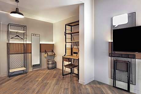 Moxy Family Sleeper, Suite
