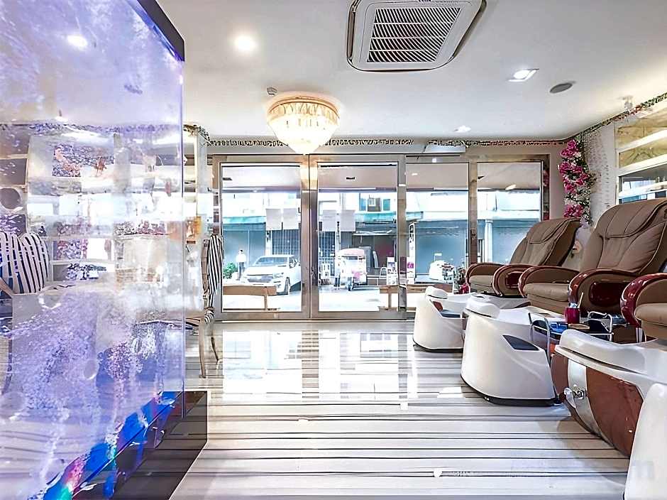 Top High Airport Link Hotel