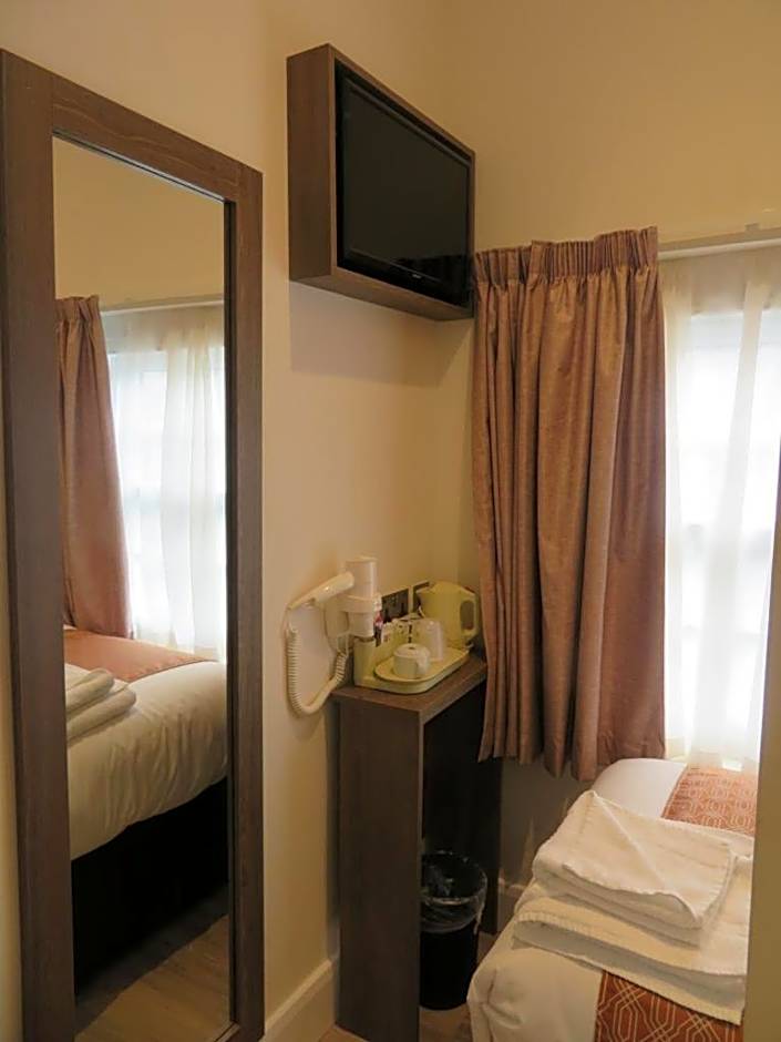 Glendale Hyde Park Hotel