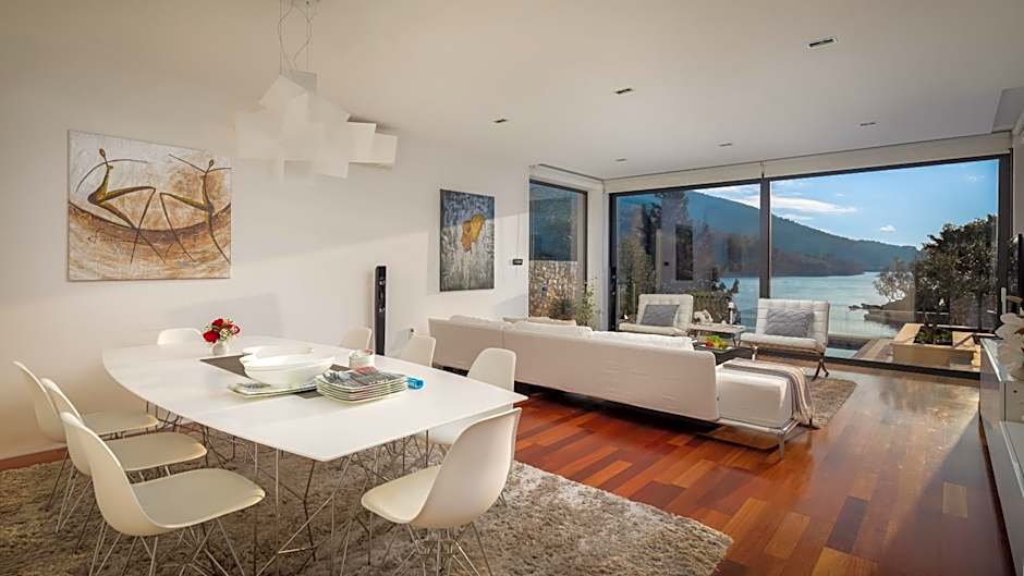 Beachfront Villa Grain of Salt with Pool