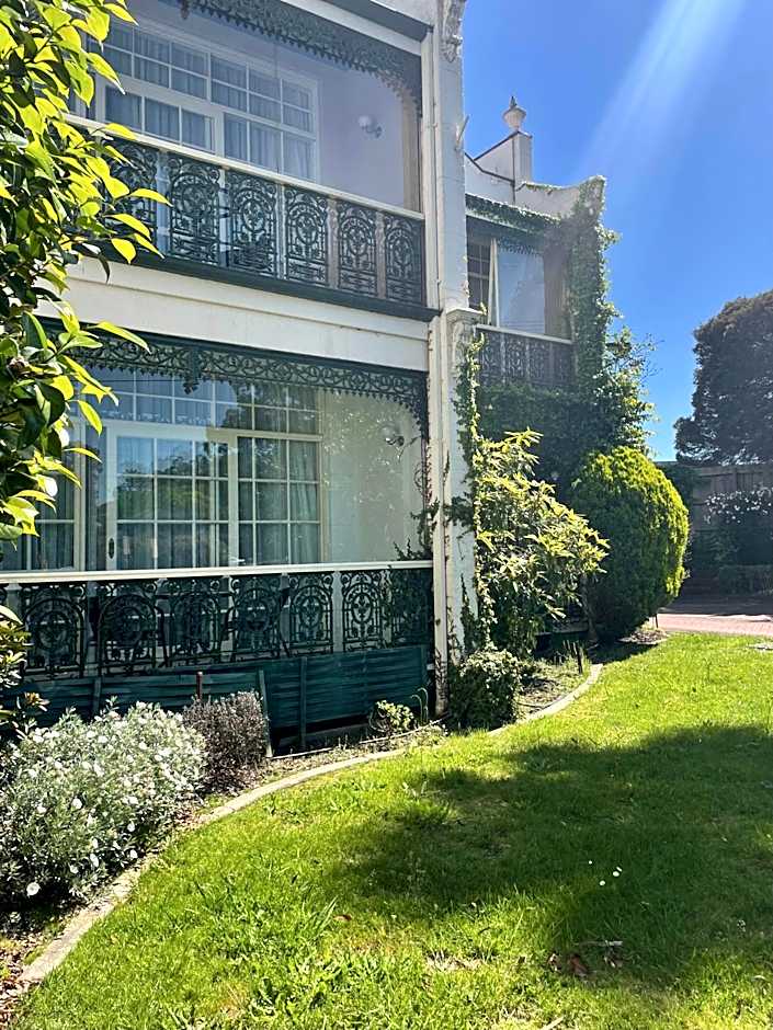 Victoria House Motor Inn