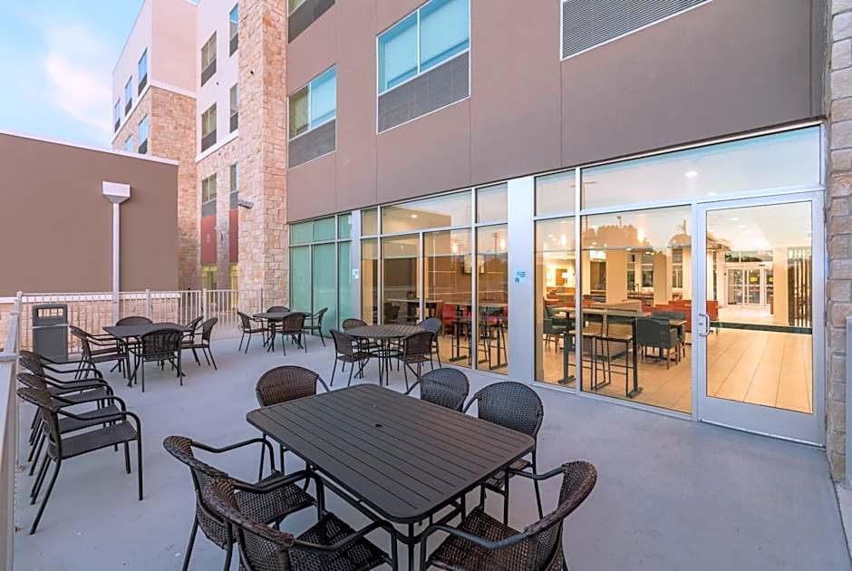 Holiday Inn Express & Suites San Marcos South By IHG