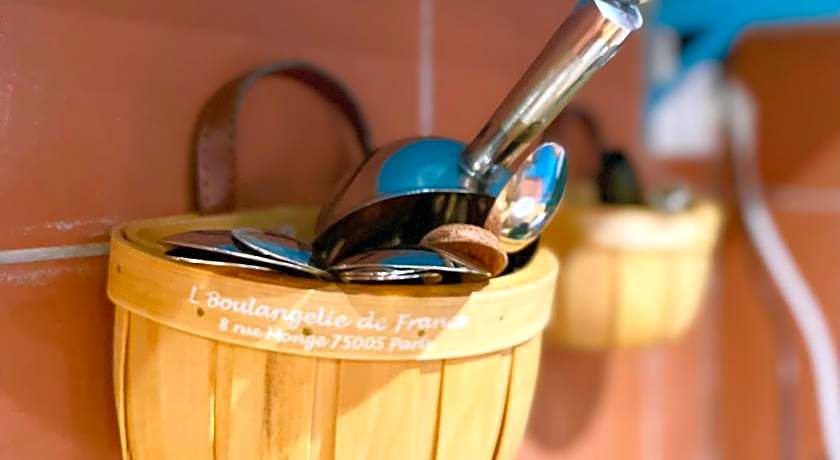 Ahu Hotel & Apartment