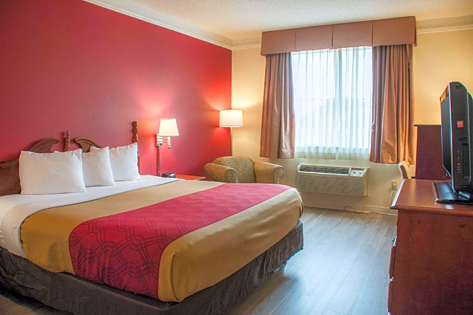Econo Lodge Inn & Suites Douglasville