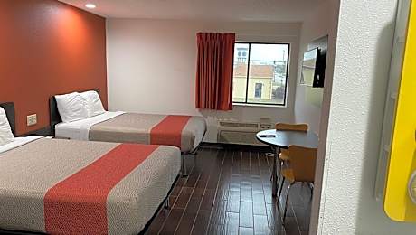 Deluxe Queen Room with Two Queen Beds - Non-Smoking
