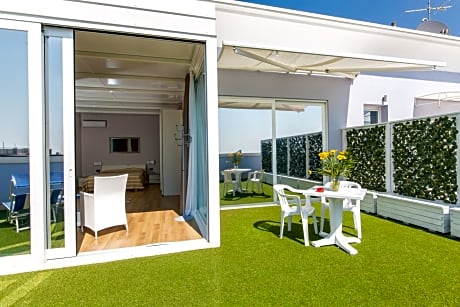 Deluxe Suite with Sea View