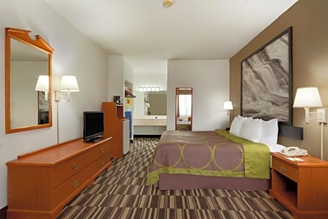1 King Bed Smoking