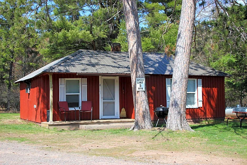 Two Rivers Motel and Cabins of Kenton, MI
