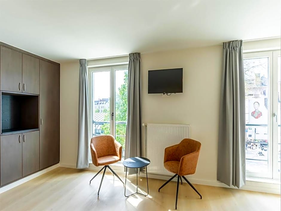 Lace Hotel