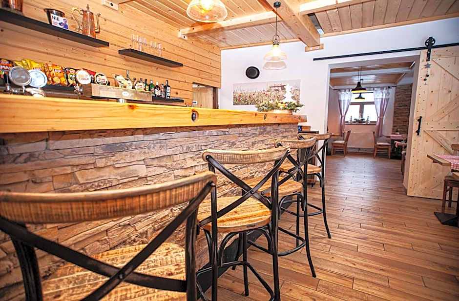 Hostinec pod úbočou