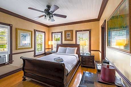 Luxury Queen Room