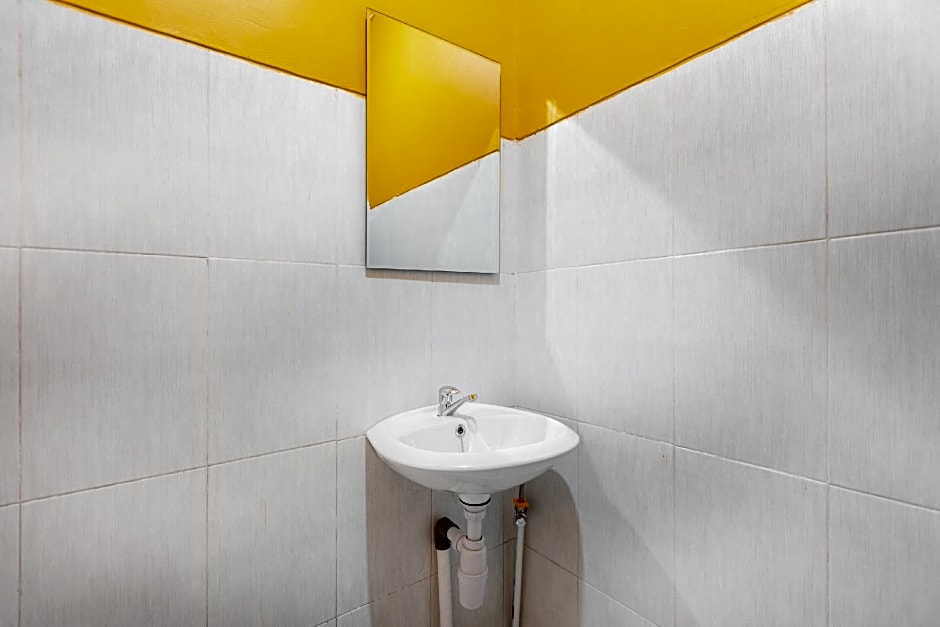 OYO 3132 Mahkota Sivali