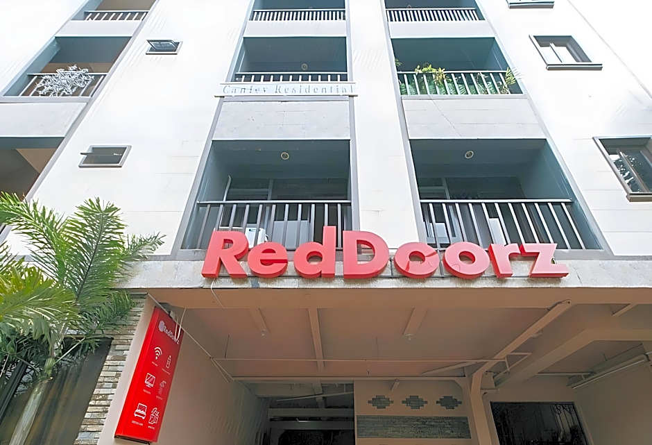 RedDoorz Plus at Canley Residential