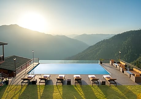 juSTa Cliffend Resort & Spa, Mashobra