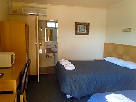 Standard Twin Room Pet Friendly