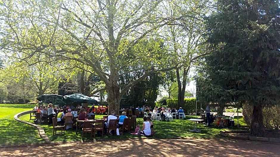 Petersons Armidale Winery and Guesthouse