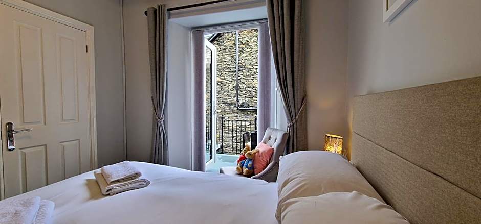 Bonny Brae House by Woodland Park