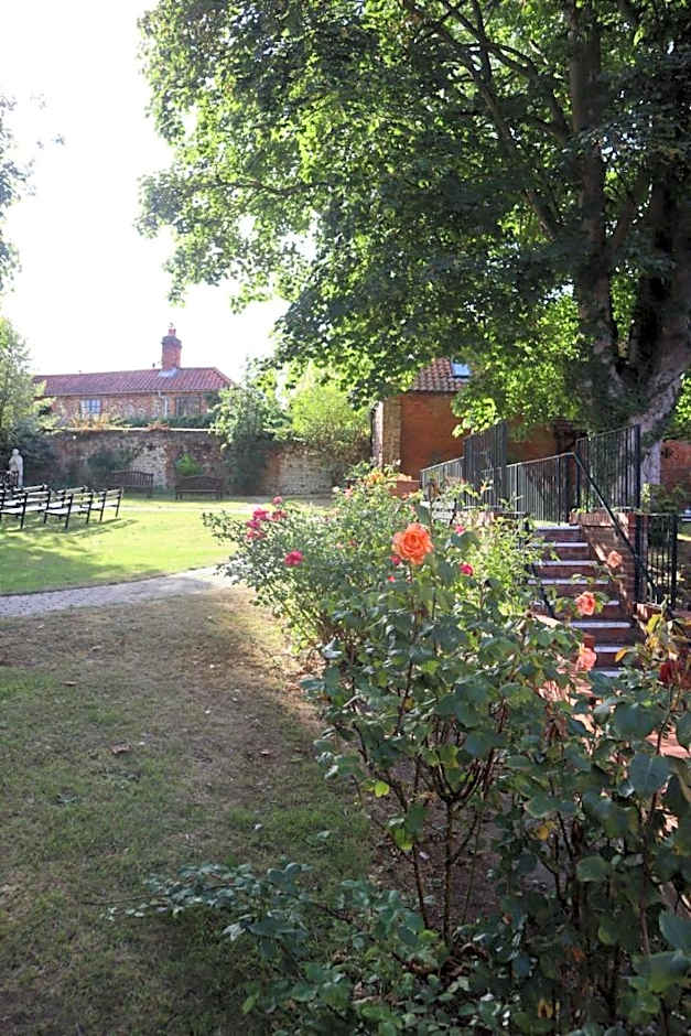 Elmham House - Pilgrim Hotel