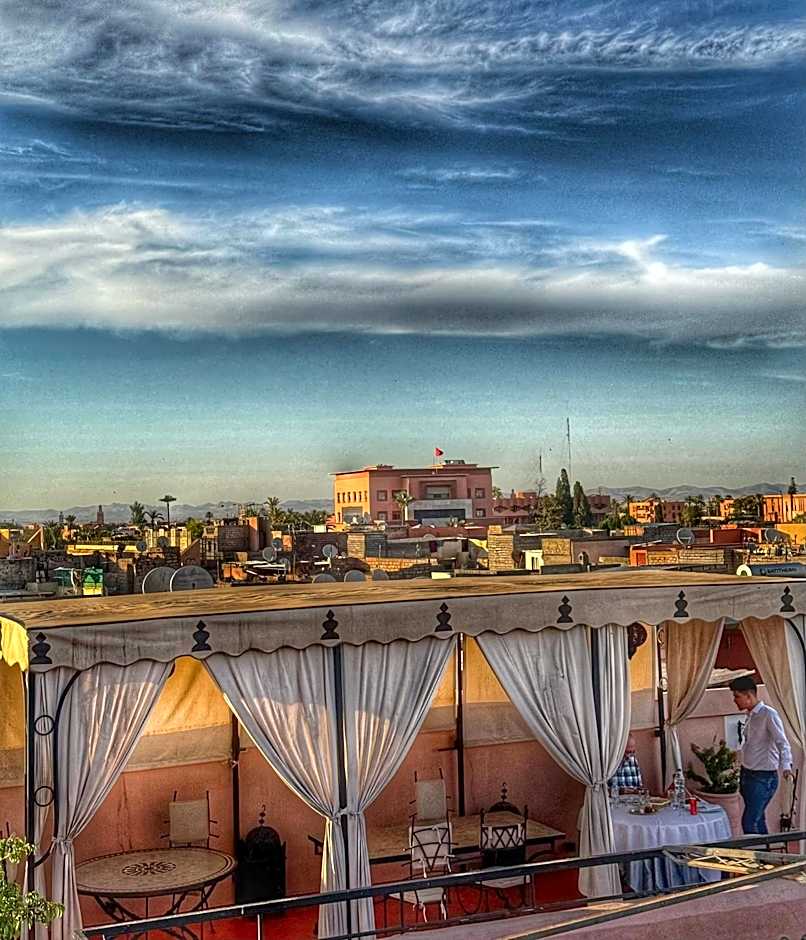Riad ABBASSIA Marrakech Première - Authentic Medina Experience