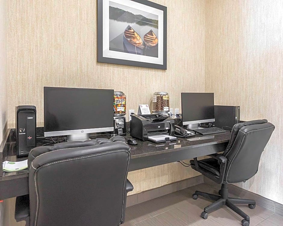 Comfort Inn and Suites Fox Creek