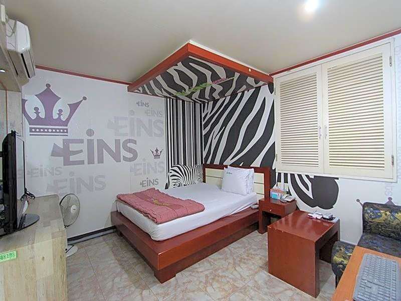 Two Heart Hotel