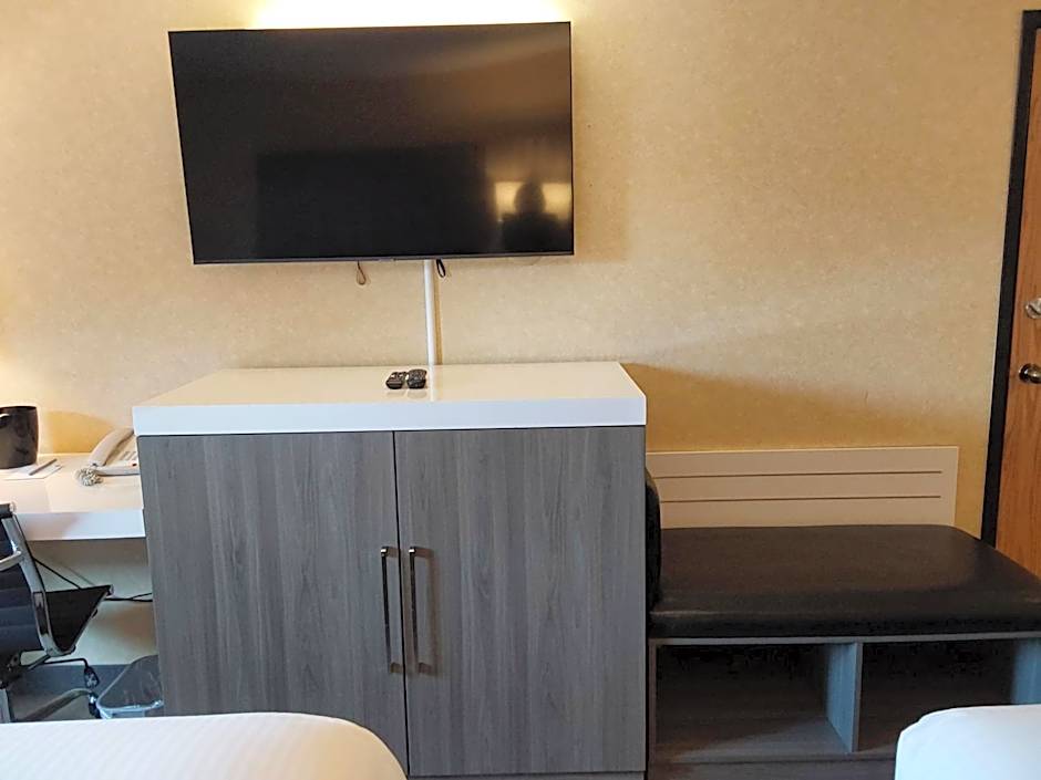 Lavissh Inn and Suites