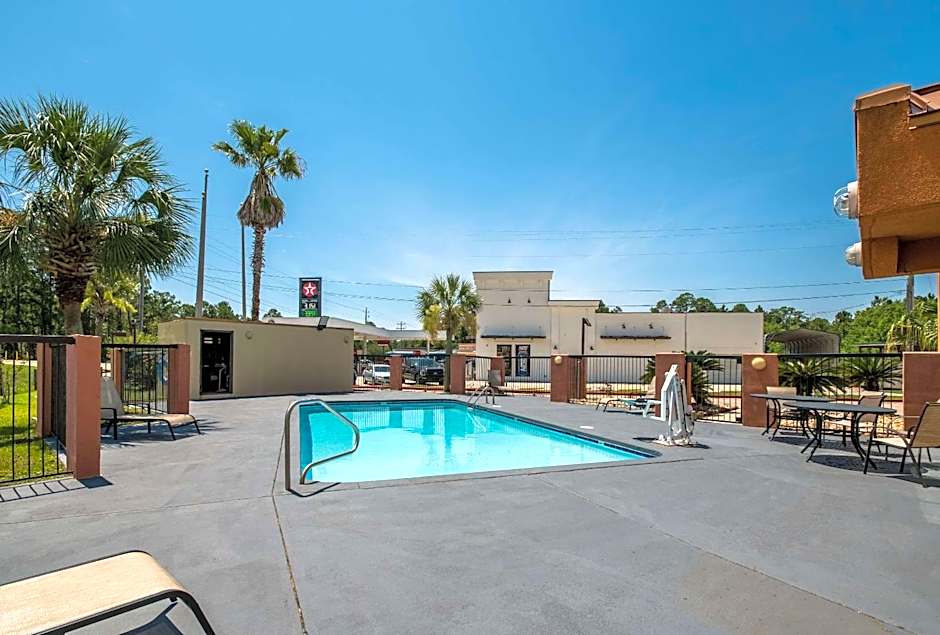 Econo Lodge Inn & Suites Diamondhead