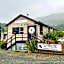 The Crossing Lodge & Backpackers
