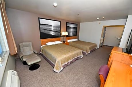 Two Queen Beds -Disability Access/Non-Smoking