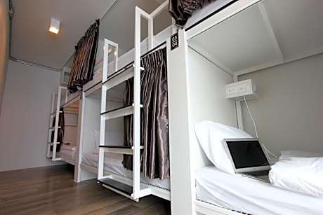 Bed in 6-Bed Mixed Dormitory Room