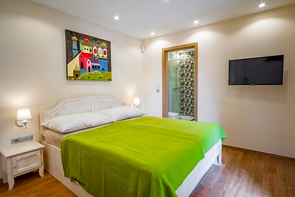 Kiss-Henézi Guest House