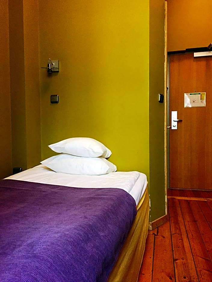Photo 1 of 5 of Small Single Room