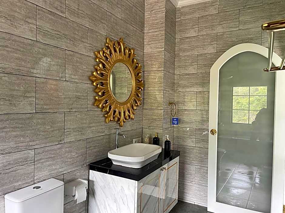 Casa Rani Hotel & Restaurant