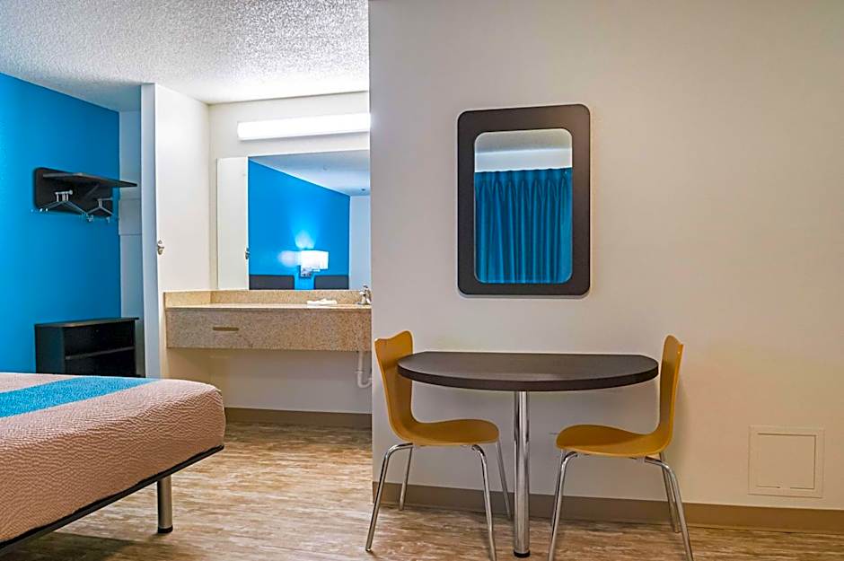 Motel 6-Bay Saint Louis, MS