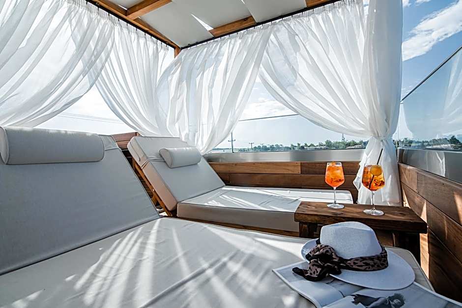 King's & Queen's Afitos - Suites With Private Pool