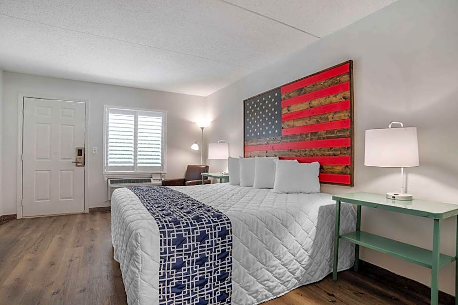 Super 8 by Wyndham Daleville/Fort Novosel