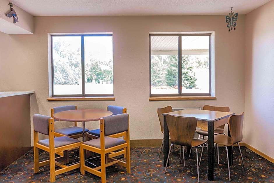 Super 8 by Wyndham Madison