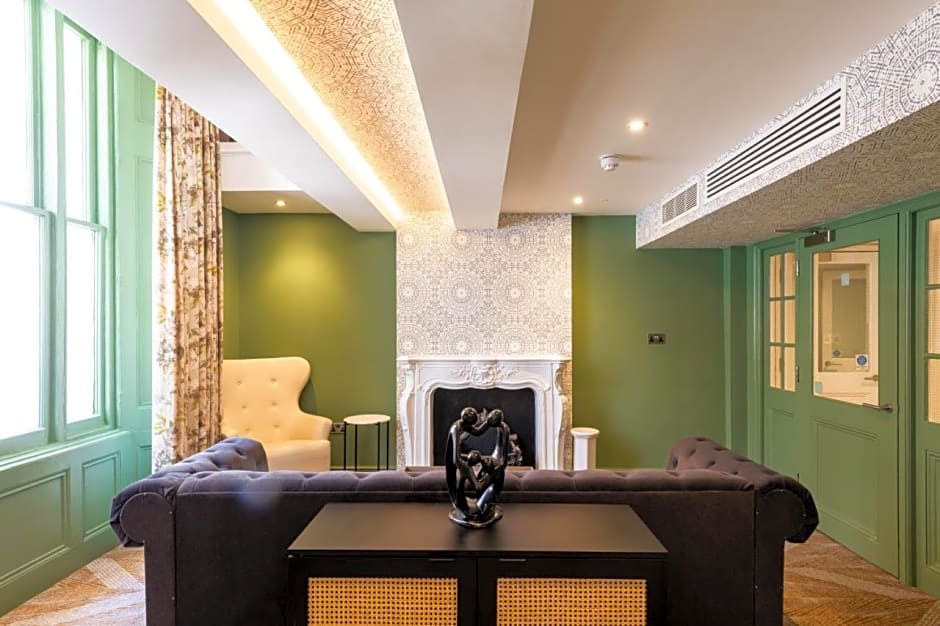 Byron Hotel