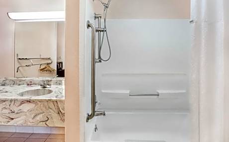 2 Double Beds-Nonsmoking-Free Wifi-Microwave- Minifridge-Coffeemaker-Hairdryer-40 Inch Flat