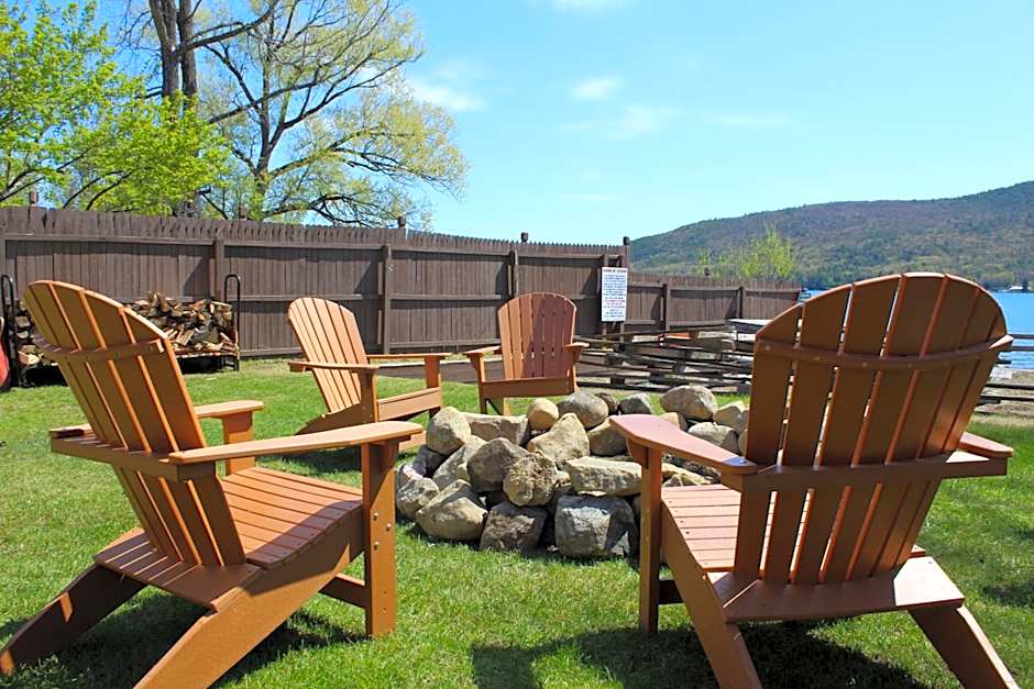 The Sundowner on Lake George